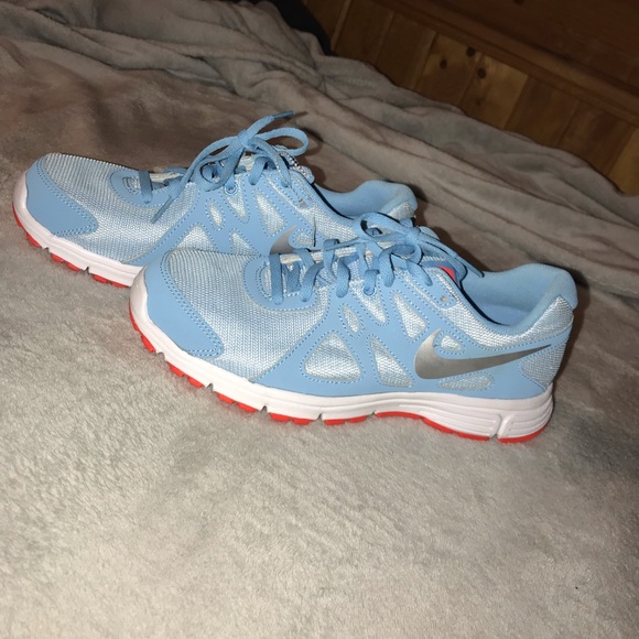 Nike shoes - Picture 2 of 7